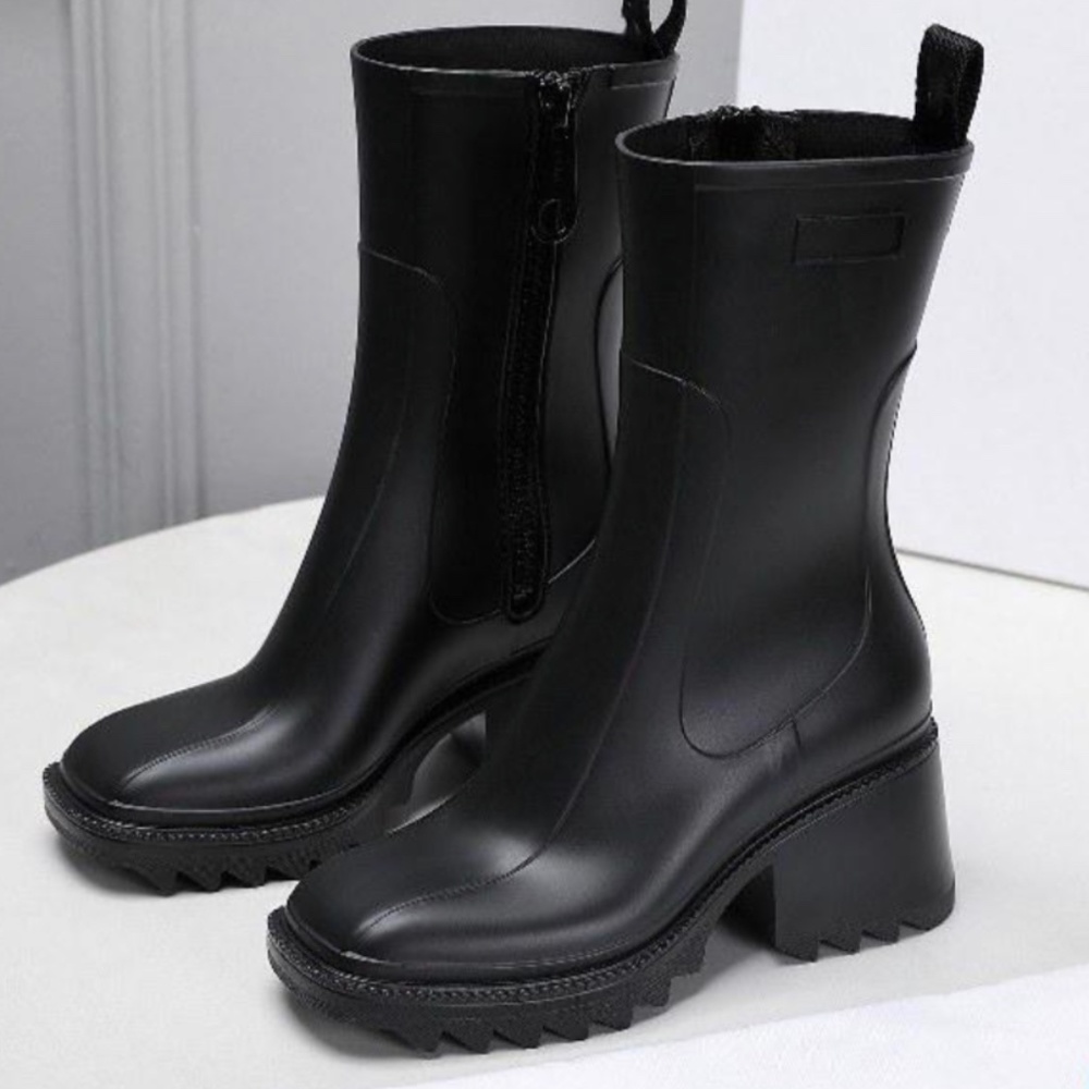 Designer women rain boots England style ( like the Chloe ones)